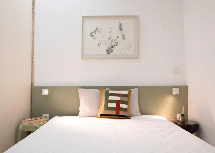 Essence By Minhos Guest